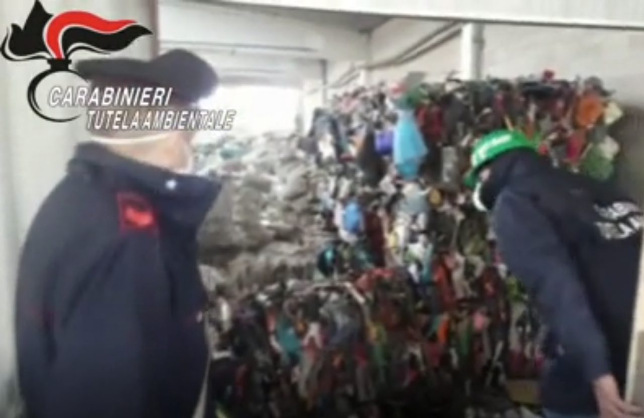 Sequestrato capannone a Borgaro: era una discarica abusiva | VIDEO