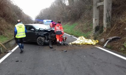 Travolti da un’auto mentre stavano lavorando, morti due cantonieri a Mazzè