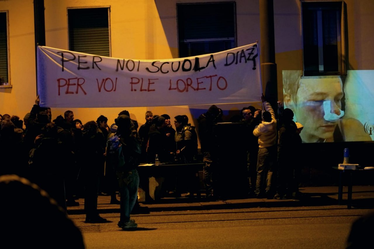 Gli anarchici di Torino manifestano contro la Lega | FOTO e VIDEO