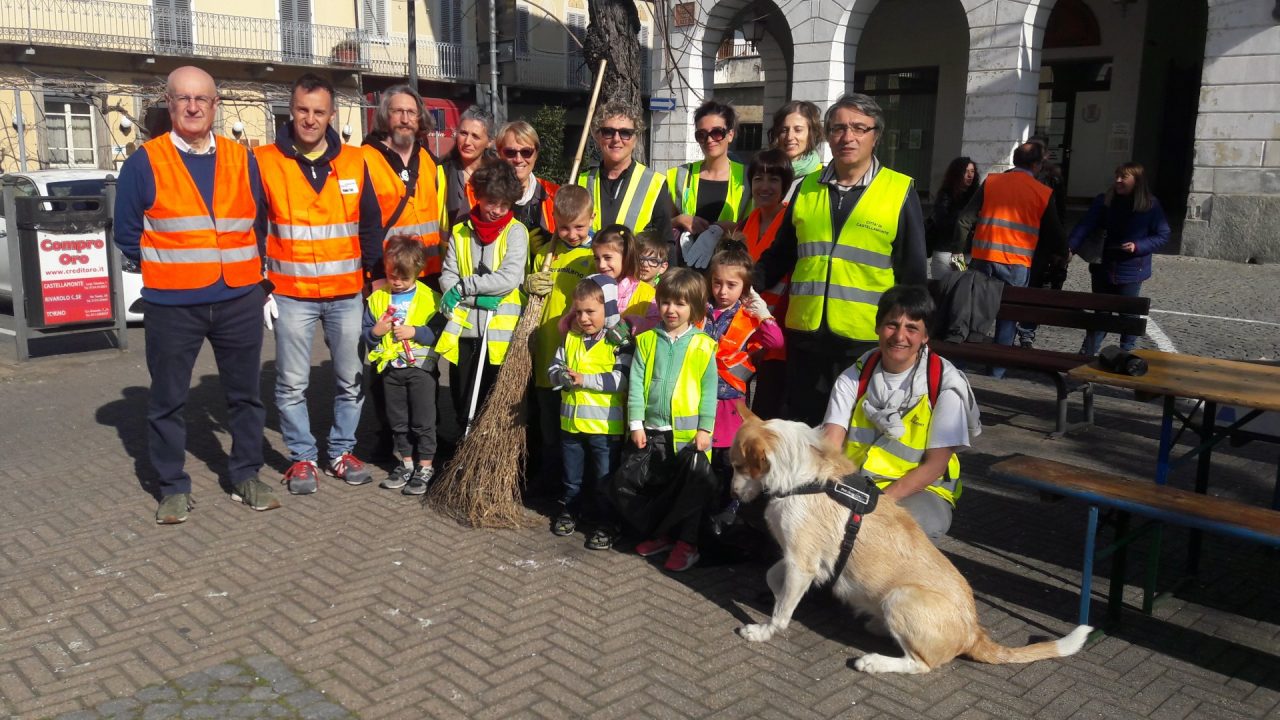 Giornata ecologica a Castellamonte: in centinaia per ripulire la città