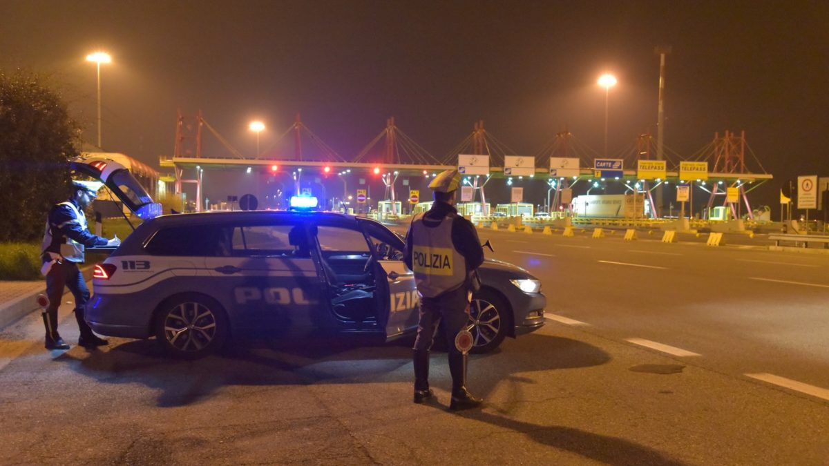 Furgone contromano sulla A26: il conducente era ubriaco