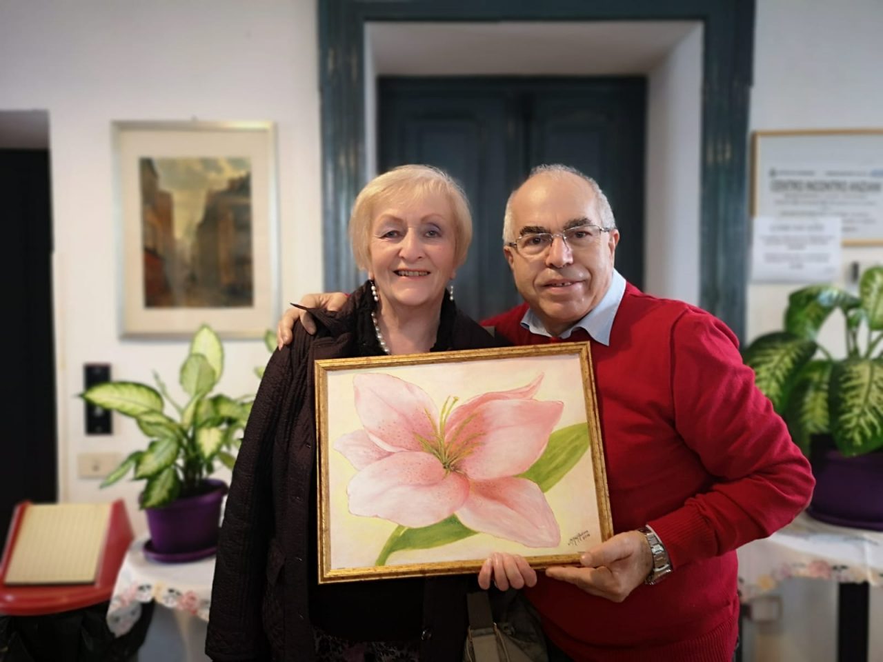 Un’opera di Vilma Giaudrone donata al Centro anziani di Cuorgnè