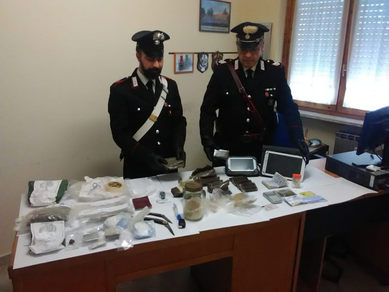 Scoperto il covo dello spaccio, pusher in manette