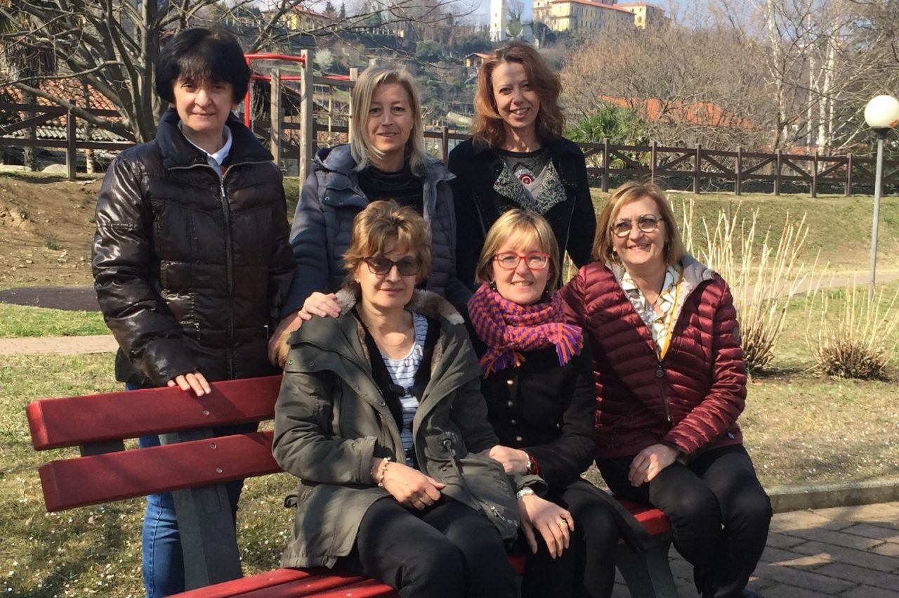 Panchina rossa al parco giochi di Bollengo