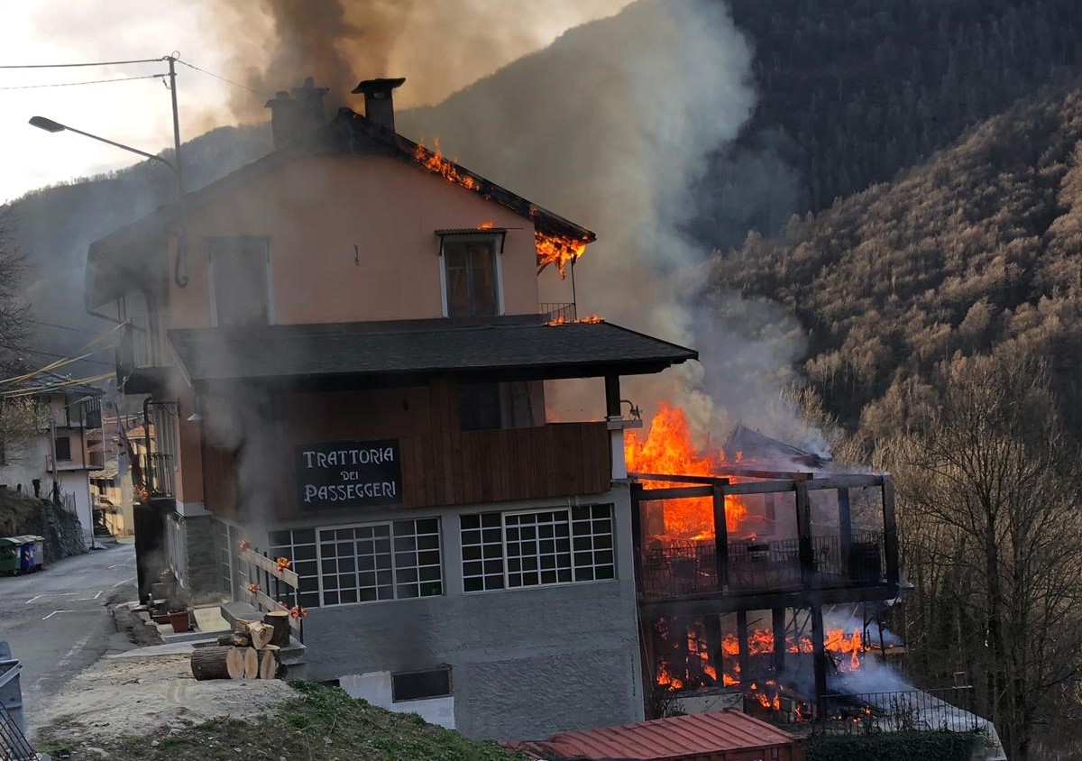 Trattoria in fiamme a Ceres | FOTO