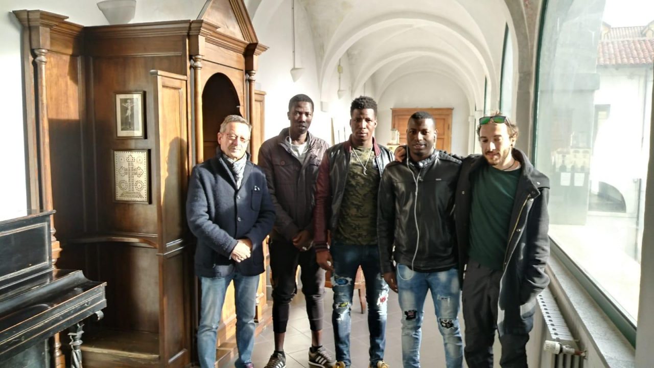 Richiedenti asilo collaborano con il Comune di Cuorgnè per il bene del territorio