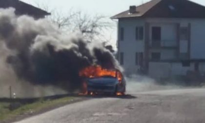 Balangero, auto in fiamme in via Banna