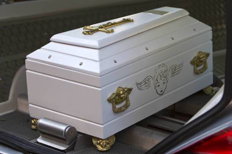 Ucciso a quattro mesi da un rigurgito, addio al piccolo Thomas