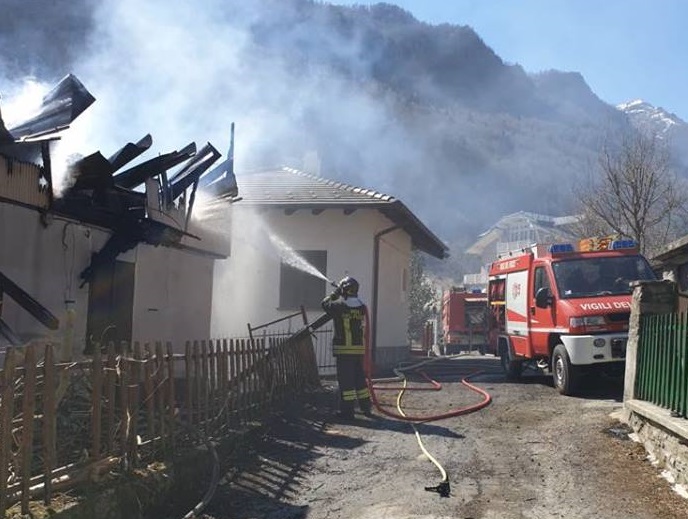 Paura a Chialamberto, abitazione in fiamme