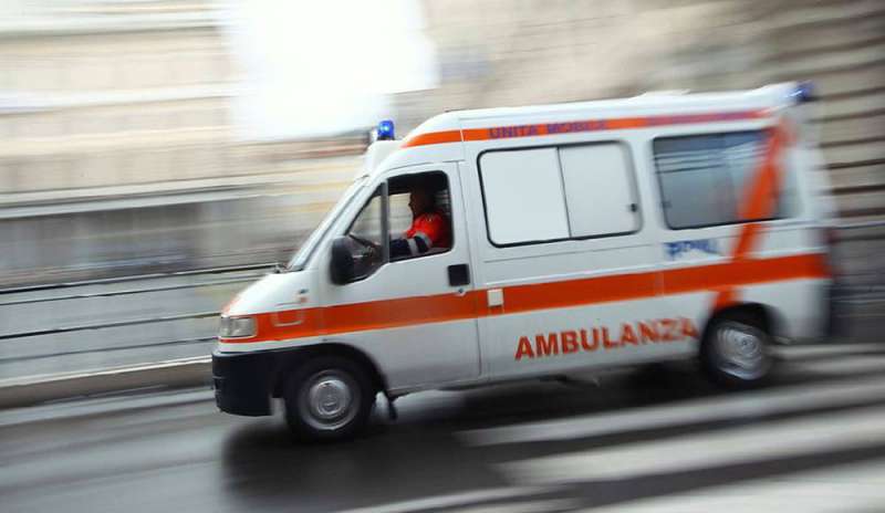 Scontro tra due auto: morta una donna e tre feriti