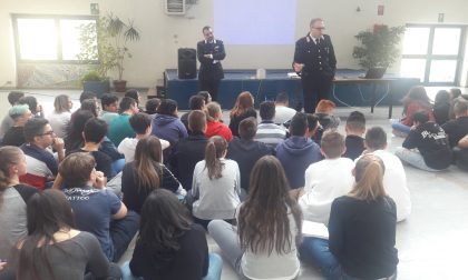 Gli studenti della Media Cresto a lezione di legalità con i carabinieri