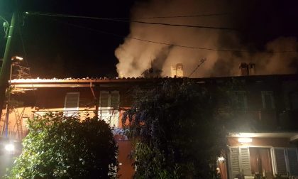 A fuoco il tetto di una casa a Valperga: in salvo i residenti