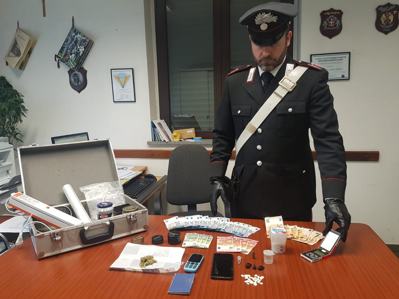 Stroncata attività di spaccio di crak e cocaina a Castellamonte