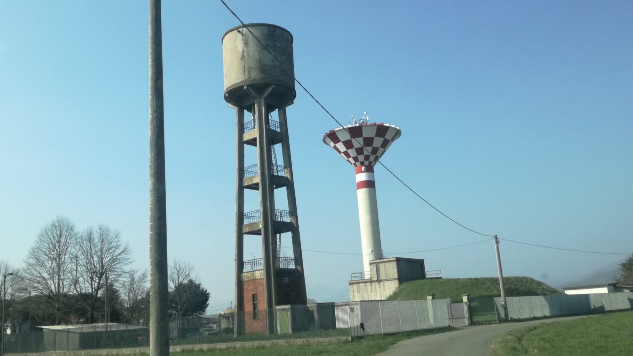 La vecchia torre dell’acquedotto di Favria sarà abbattuta