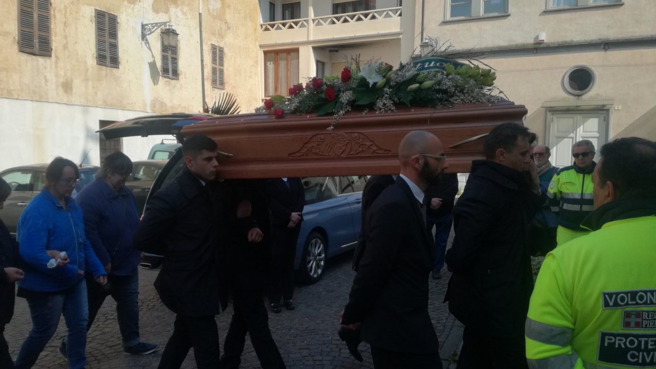 Tanta gente ha dato l’addio a Gianfranco Bernini