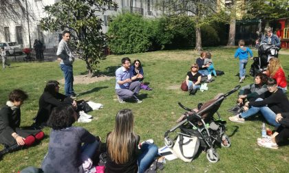 Genitori in protesta contro la chiusura dell'asilo nido in centro