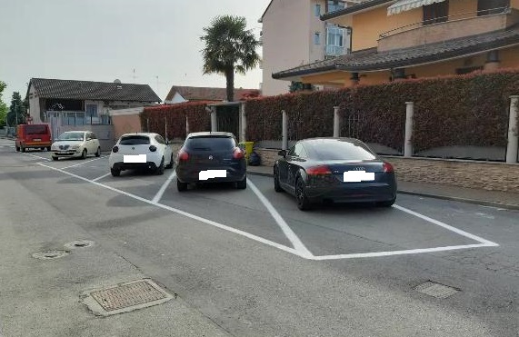Lavori a Leini: perplessità sugli stalli realizzati in via Verdi