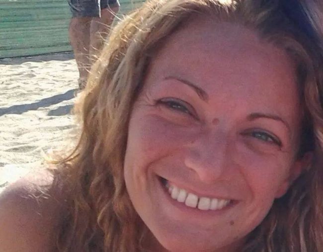 Simona Rocca dimessa dall’ospedale: l’ex le diede fuoco