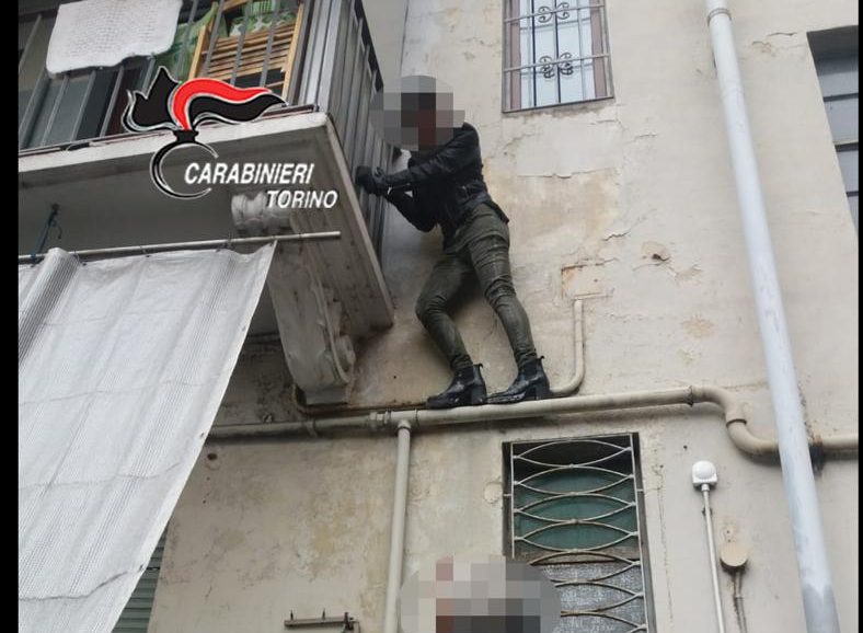 Ladre acrobate fermate dai carabinieri