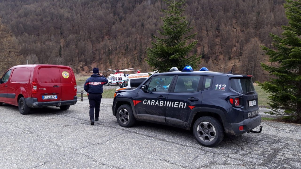 Carabinieri salvano scialpinista 70enne | FOTO