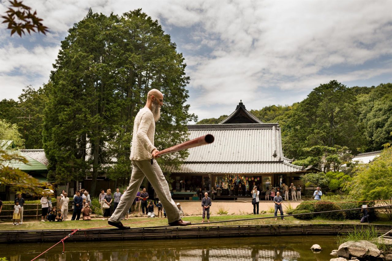 Il cuorgnatese Andrea Loreni torna per parlare di Zen e funambolismo