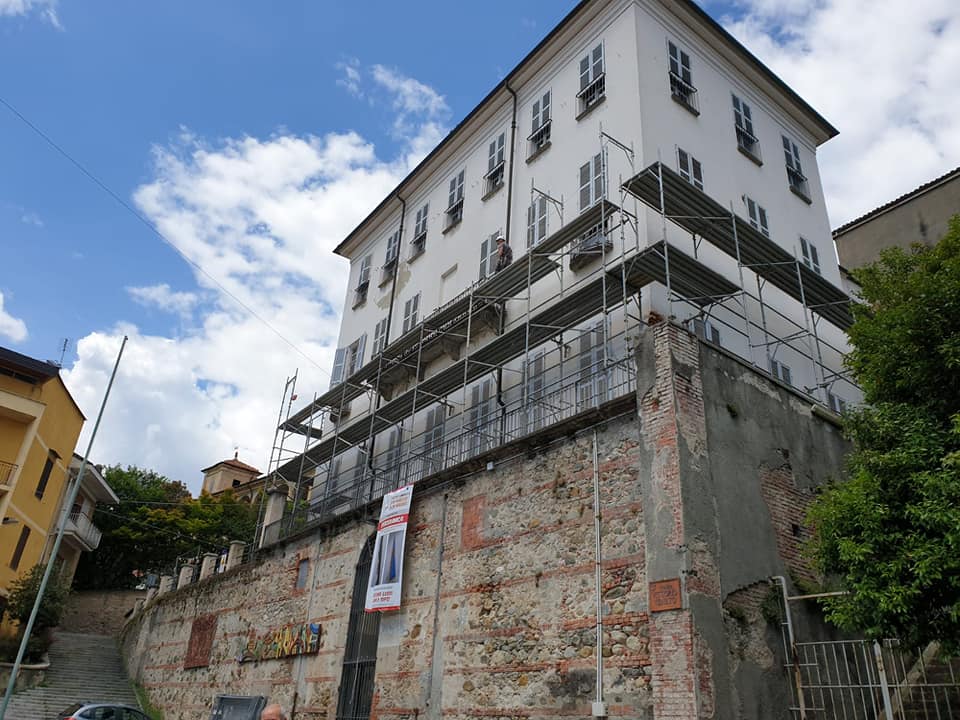 Castellamonte: partiti i lavori di sistemazione del tetto di palazzo Botton
