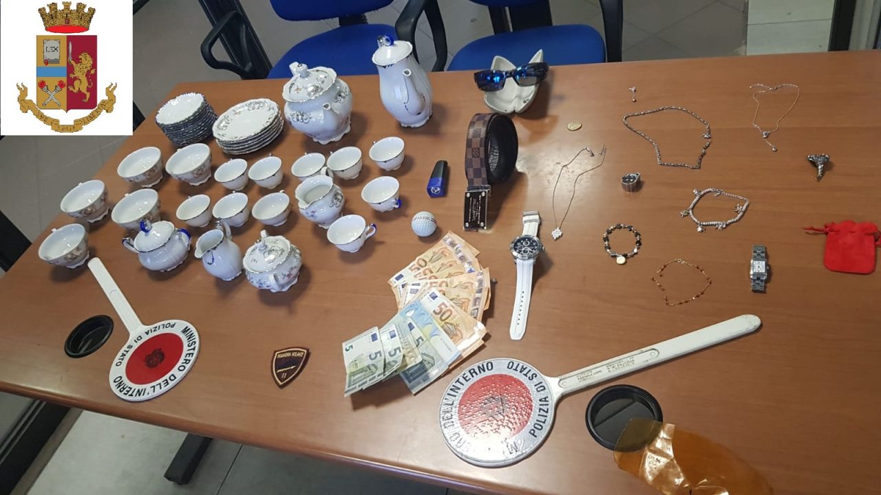 Rubano in una casa e scappano su una Stilo: arrestati 4 nomadi