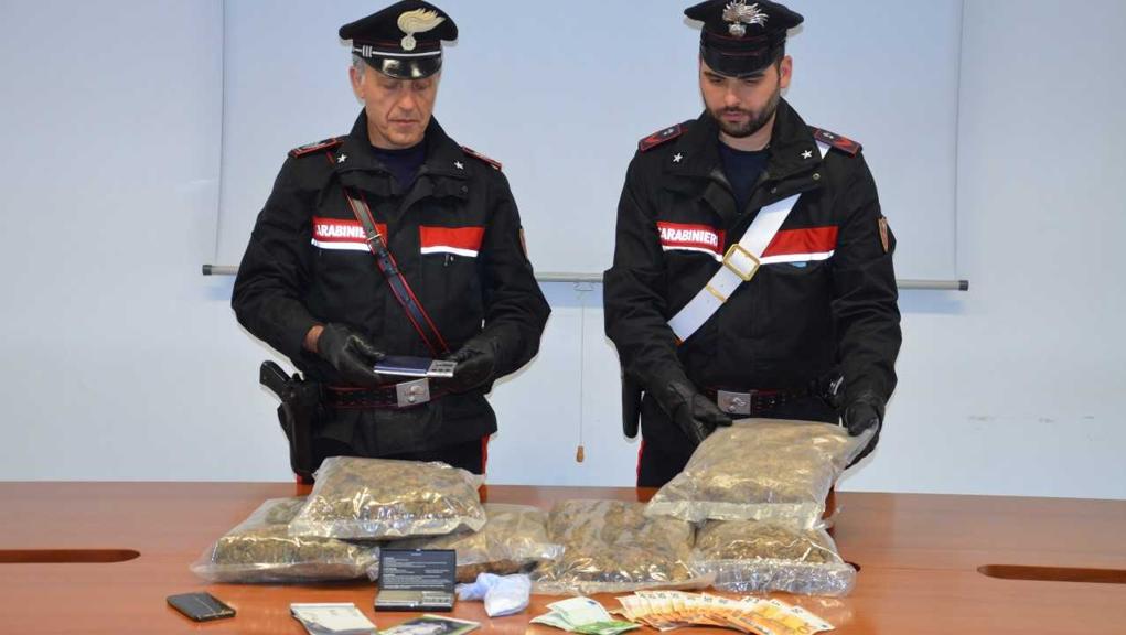 Arrestato con oltre 3 chili di droga