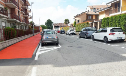 Parcheggi di via Verdi a Leini ridisegnati dopo le polemiche