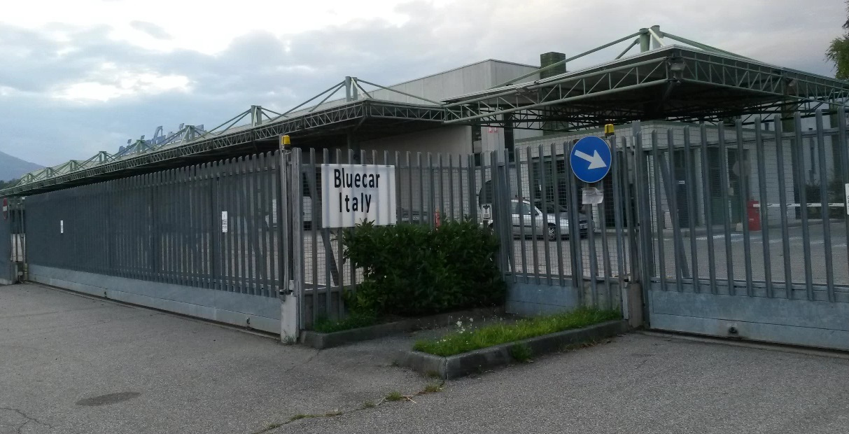 Bluecar: Nubi all’orizzonte sulla produzione dell’autoelettrica a Bairo