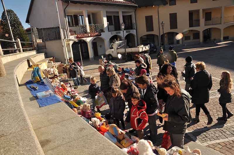 Baratto amministrativo in piazza Borla