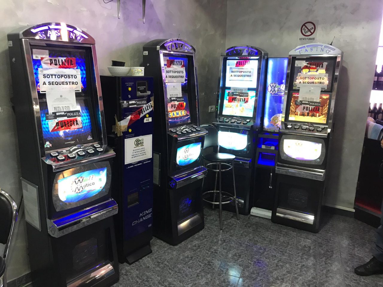 Slot machine illegali scoperte in un bar LE FOTO