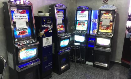 Slot machine illegali scoperte in un bar LE FOTO