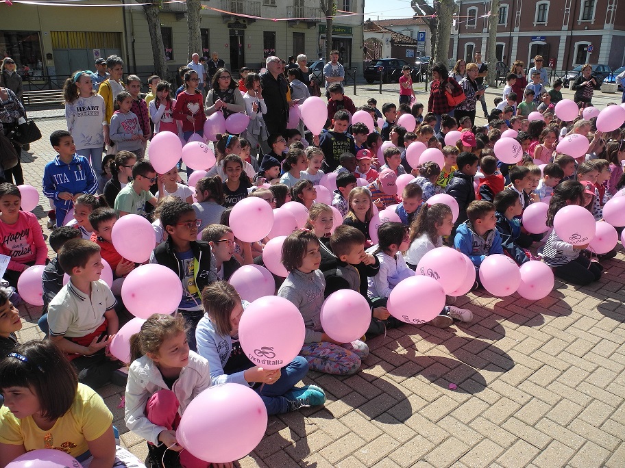 Nole vestita di rosa ha incontrato Franco Balmamion