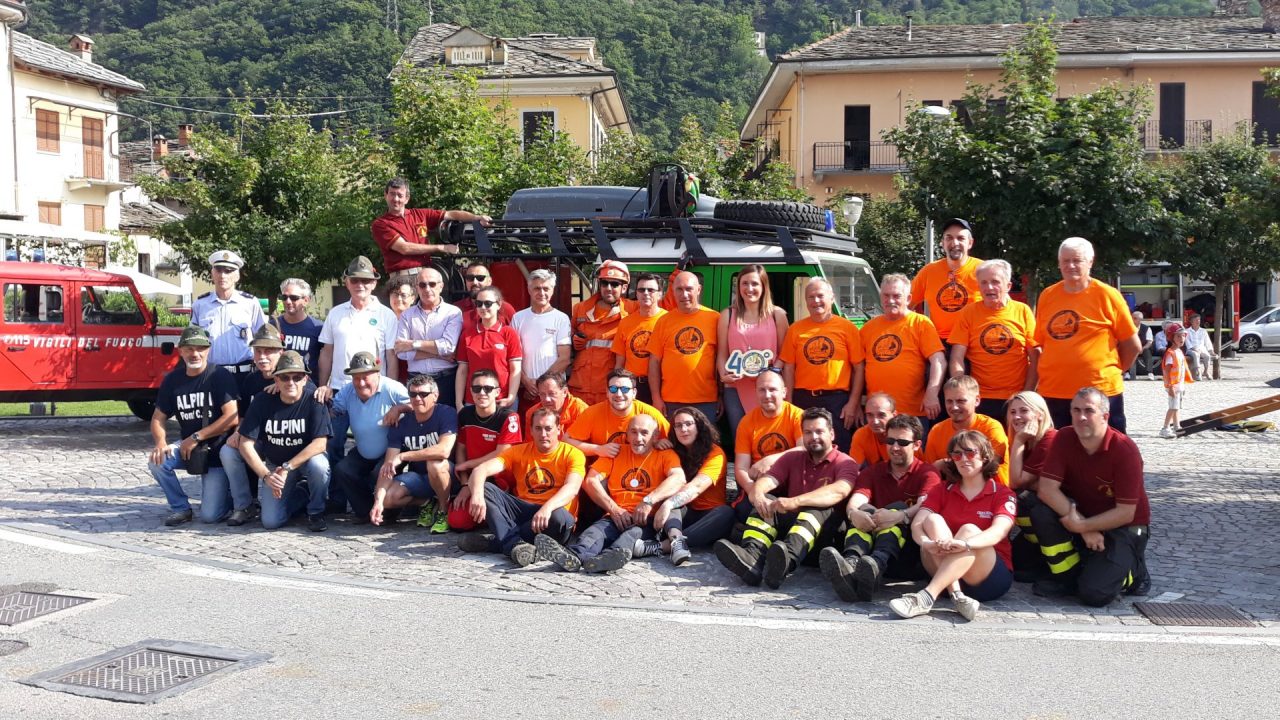 Tanti volontari in piazza per onorare l’Aib pontese