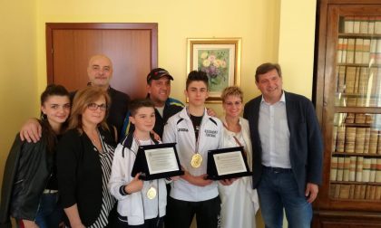 Giovani atleti della Uisp River di karate premiati in Comune