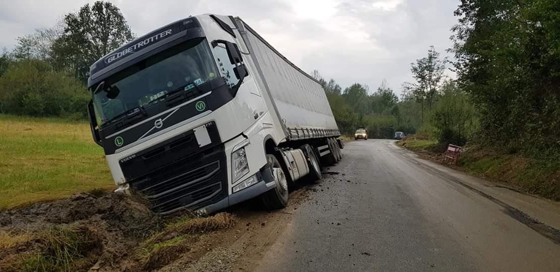 Basta con i tir che bloccano la strada tra Rivara e Pertusio