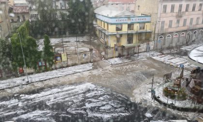 Nubifragio a Ivrea, grandine e strade come fiumi nel Canavese