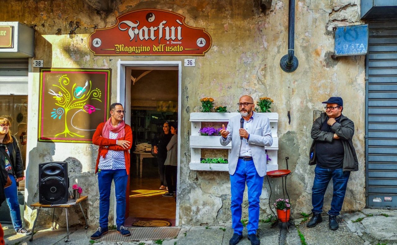 Inaugurate in piazza Pinelli a Cuorgnè Le Botteghe del Possibile