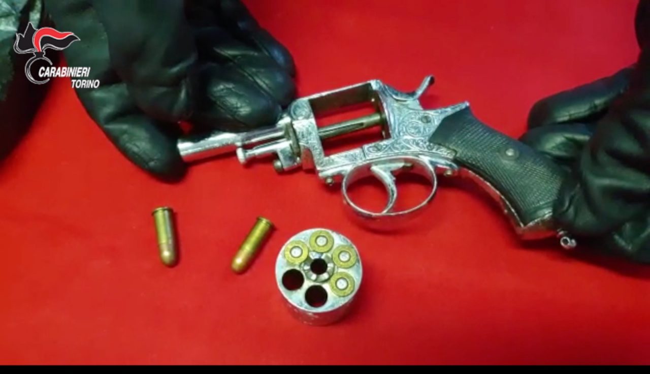 Traffico di droga gestito su WhatsApp e Facebook FOTO e VIDEO