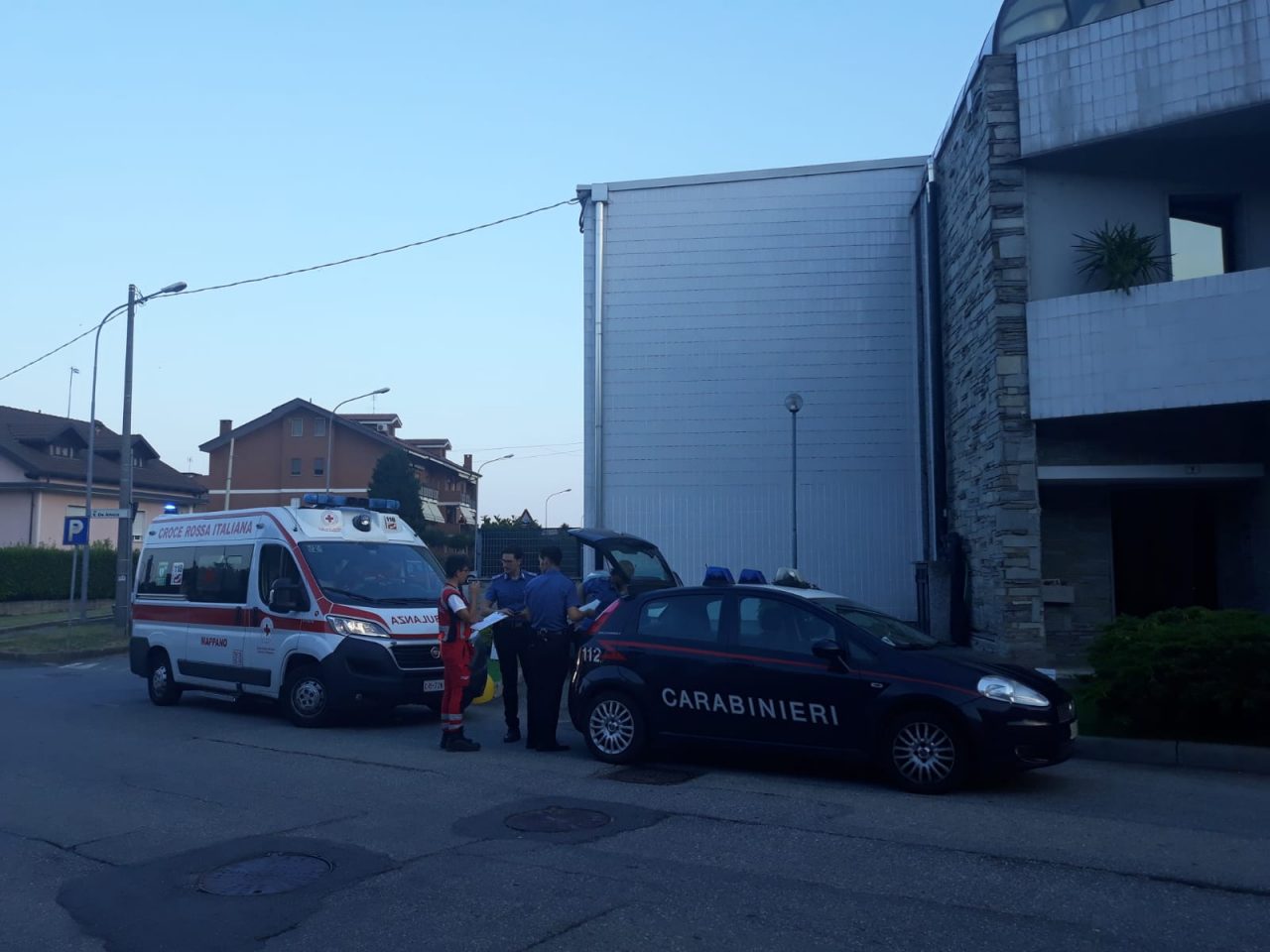 Accoltellato un uomo, lite in famiglia all’ora di cena