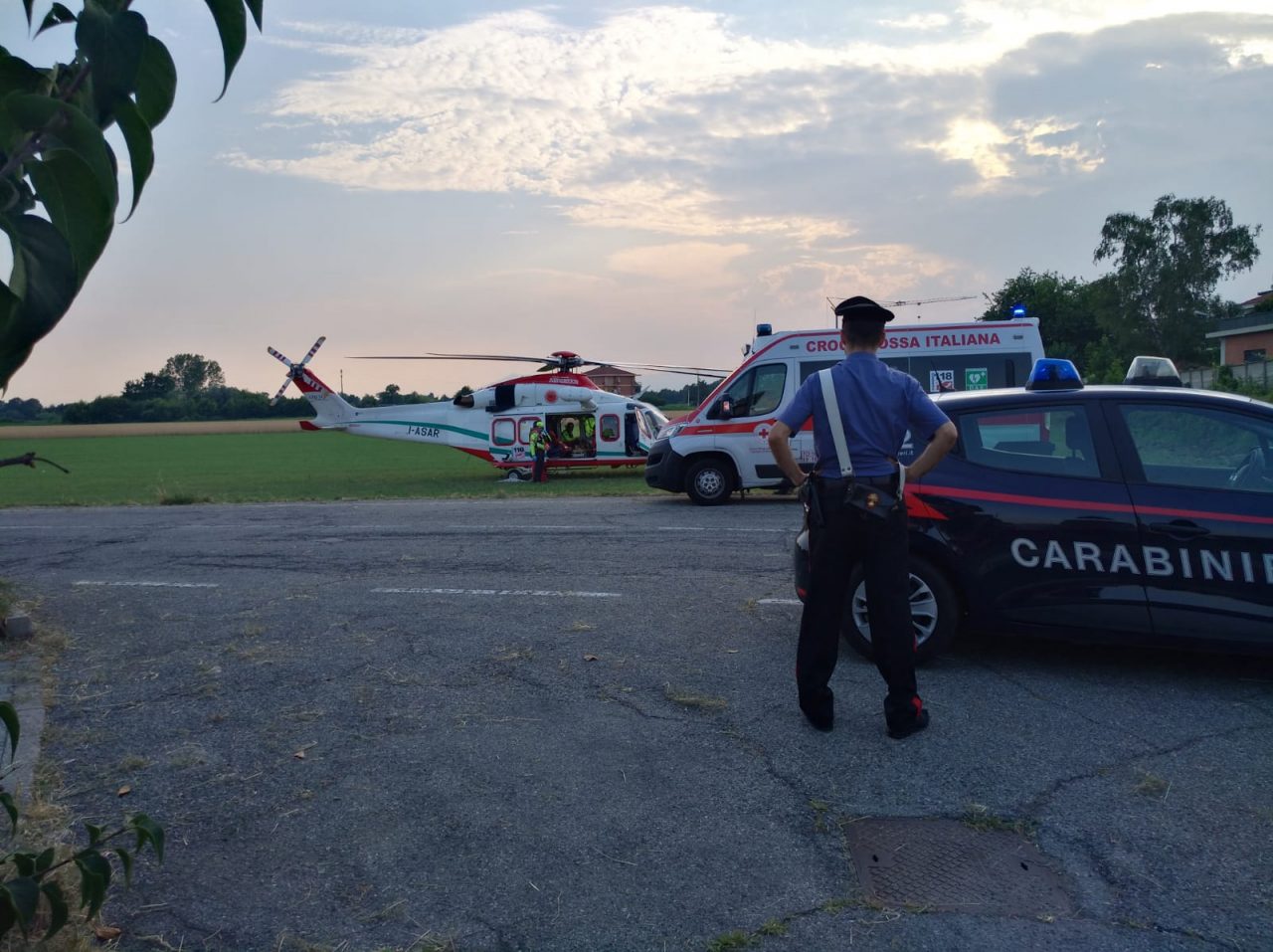 Si accoltella dopo la lite con la moglie