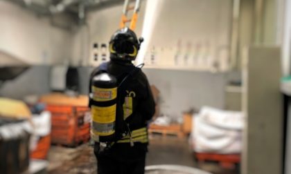 Grave incendio nei condotti d'aspirazione di un impianto industriale, i soccorsi LE FOTO