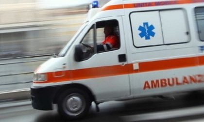 Auto contro motocicletta: centauro ricoverato in ospedale a Torino