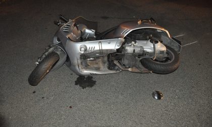 Vespa contro auto, morto motociclista