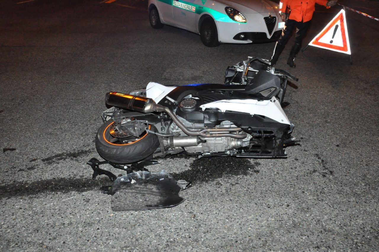 Uomo sbalzato dalla sella dopo l’incidente: è morto