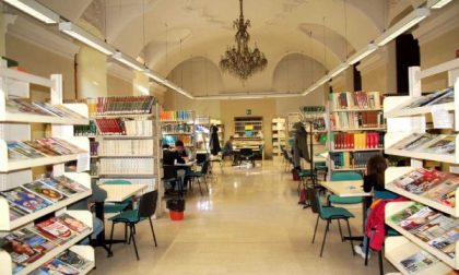 Biblioteca civica di Ivrea chiusa un mese per le ferie estive, è polemica