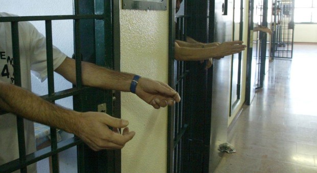 Maxi rissa in carcere a Ivrea fra italiani e nordafricani, diversi feriti