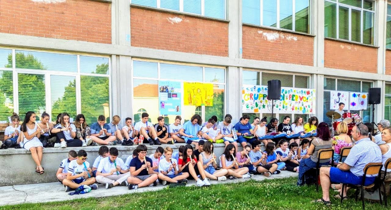 Festa dei diplomi per i 93 alunni della “Vidari” di Favria