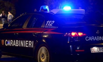 Ragazzi ubriachi molestano una ragazza sul treno e aggrediscono i carabinieri